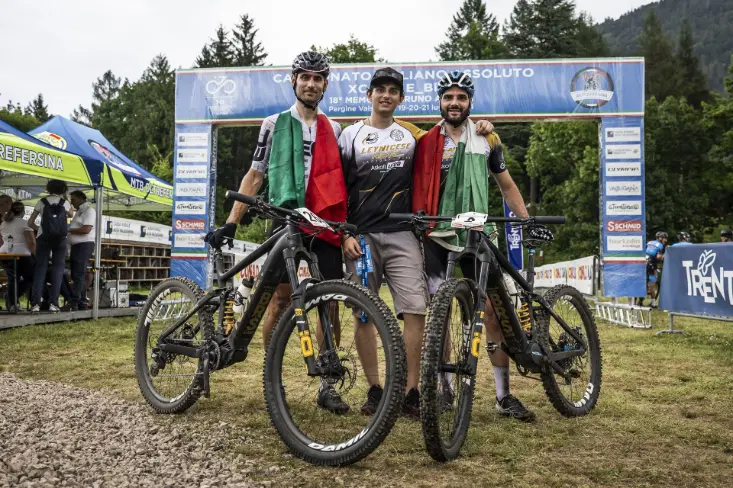 campioni italiani e-bike, team Mirko Tabacchi con BRS